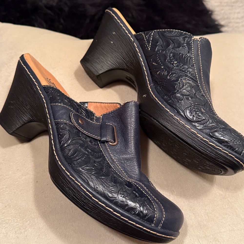 Söfft Clogs Hand Tooled Leather Boho Minimalist look